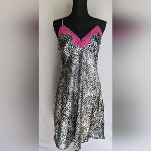 Ambrielle sleepwear lingerie women's Sz Medium pink lace leopard print Y-1